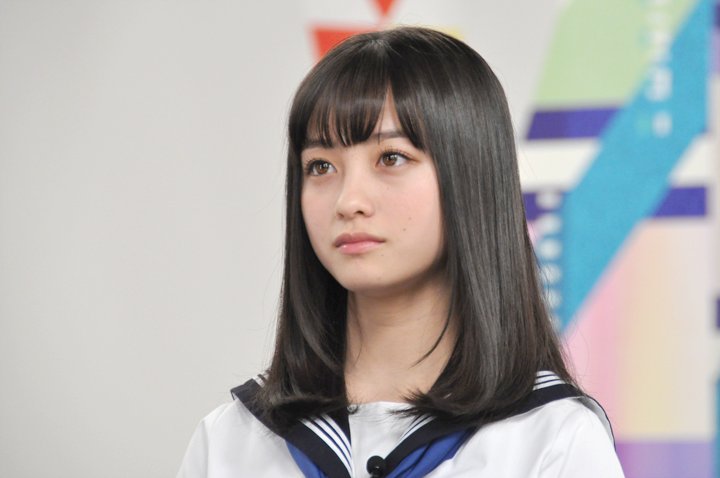 橋本環奈	の画像 twitter.com