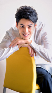 大野拓朗の画像 www.asahi.com