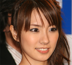 山本梓の画像 www.j-cast.com